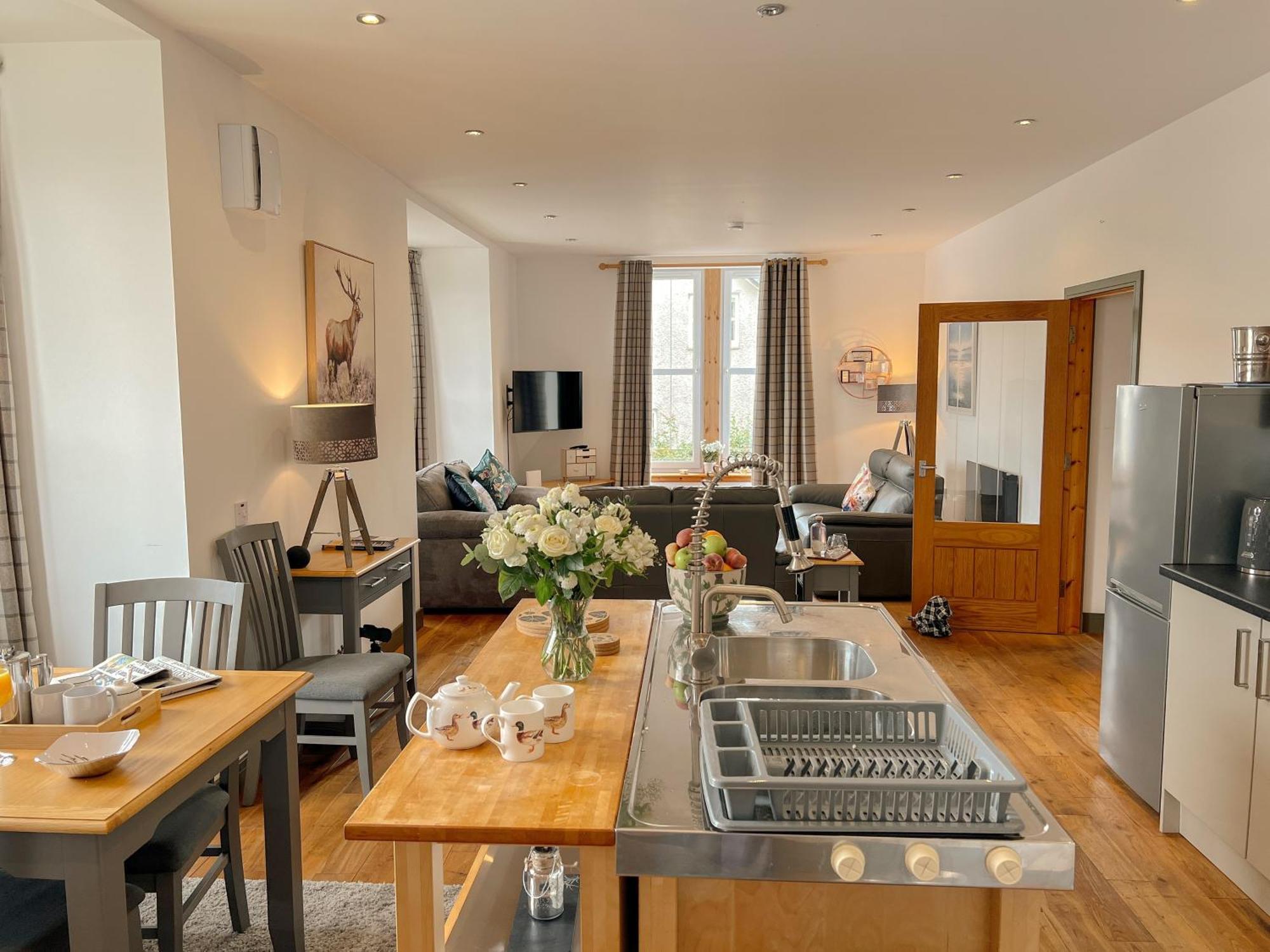 Loch Ness Gatehouse Apartments ฟอร์ตออกัสตัส ภายนอก รูปภาพ